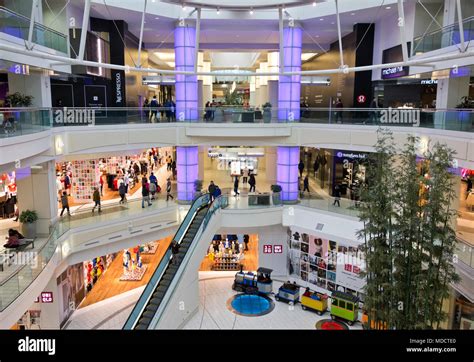 Sunglass Hut, Metropolis at Metrotown .